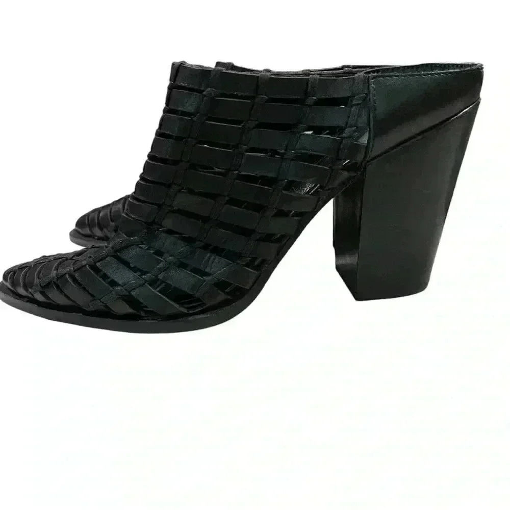 Dolce Vita Kacie never worn size 9 cage style 100% leather shoes